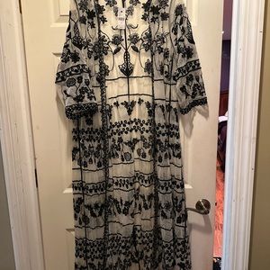 Sheer cover, 3/4 sleeves